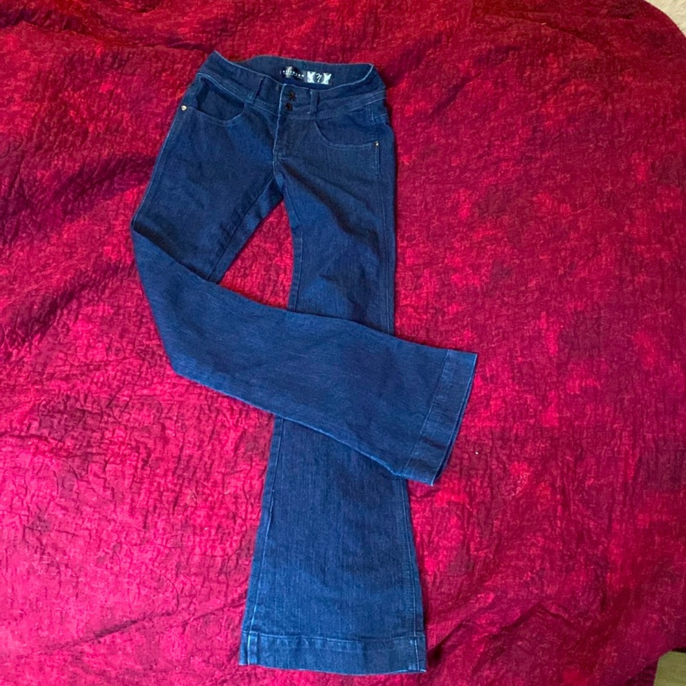 Dark blue nitrogen jeans. Flared